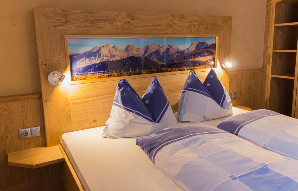 Pension Schweizerhof Waidring Room photo